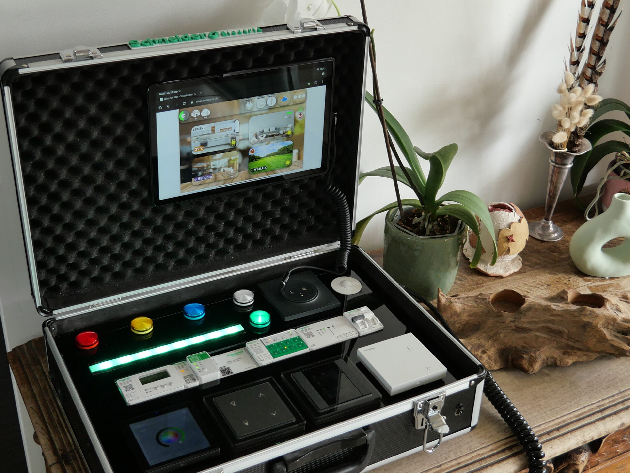 SCHNEIDER: VALISES KNX
